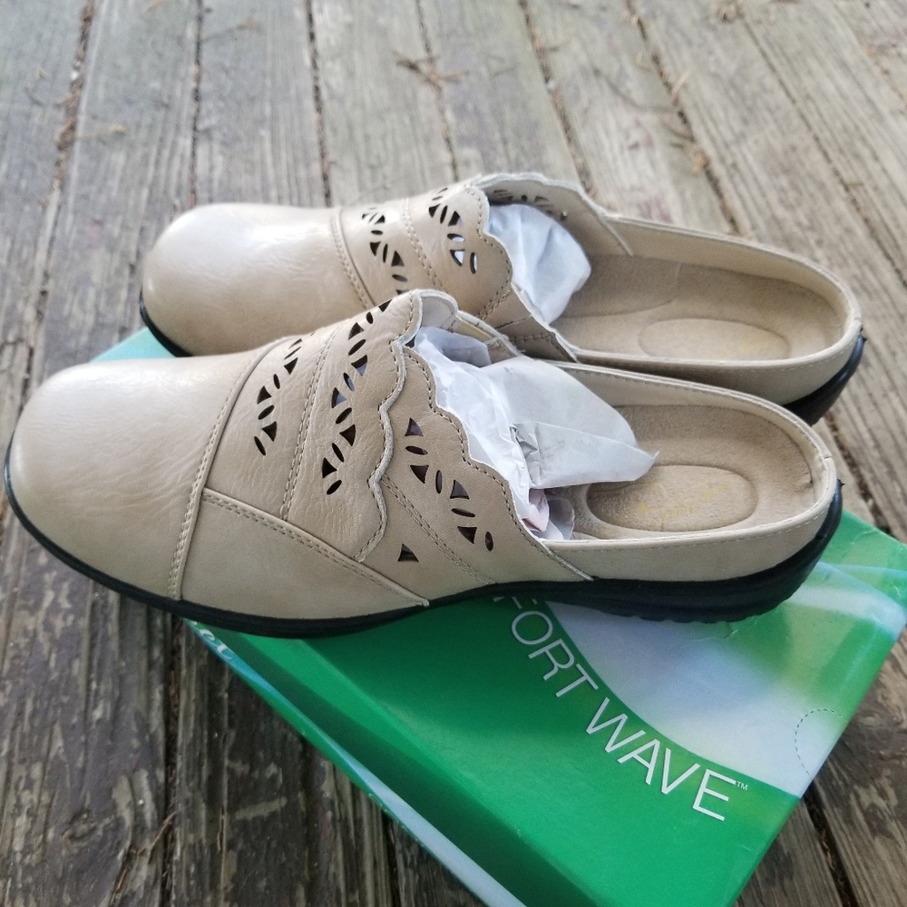NWT Easy Street Comfort Wave Forever Clogs, sz 9.5 Wide in beige